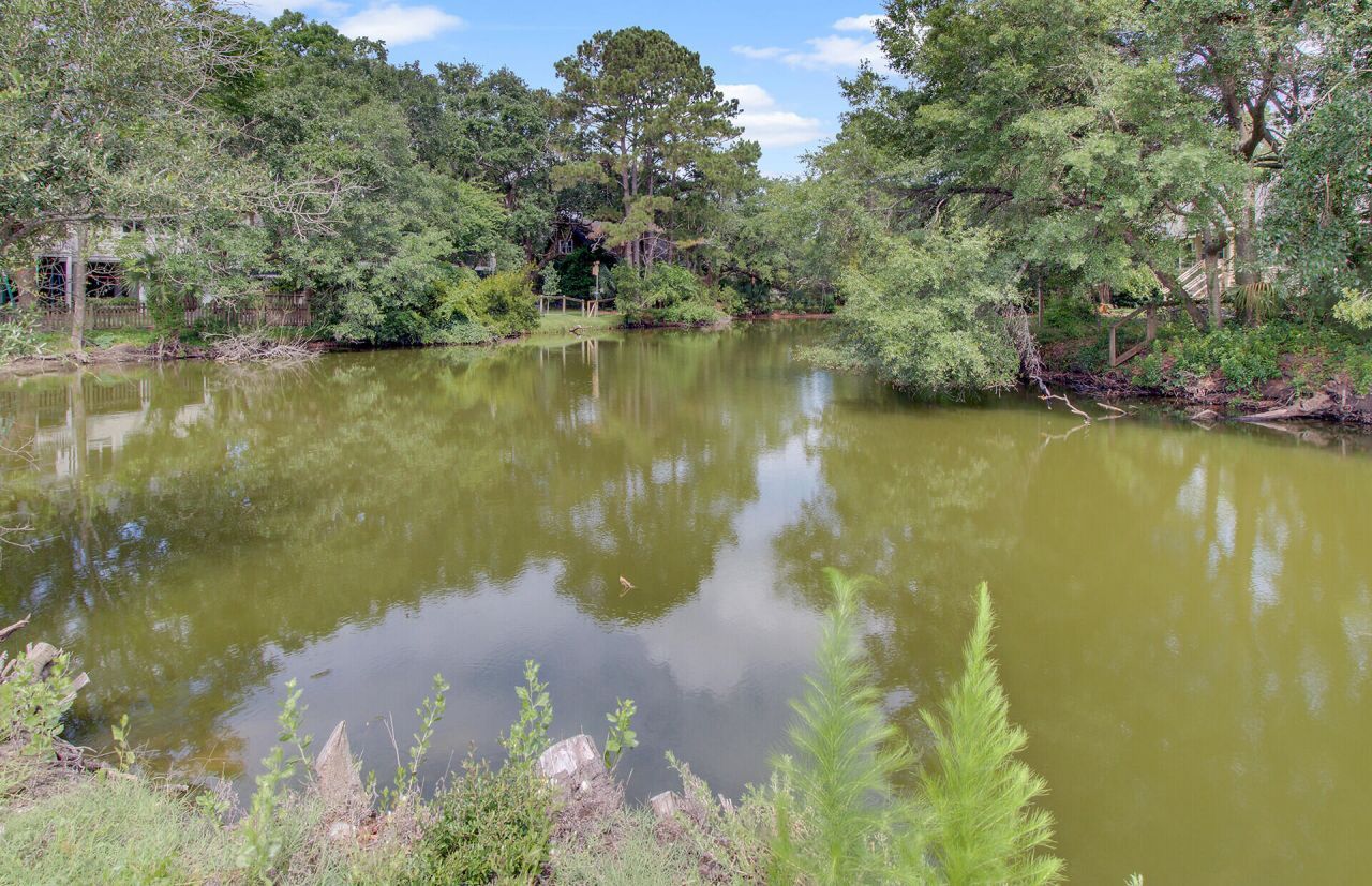 1405 Pine Island Photo 27