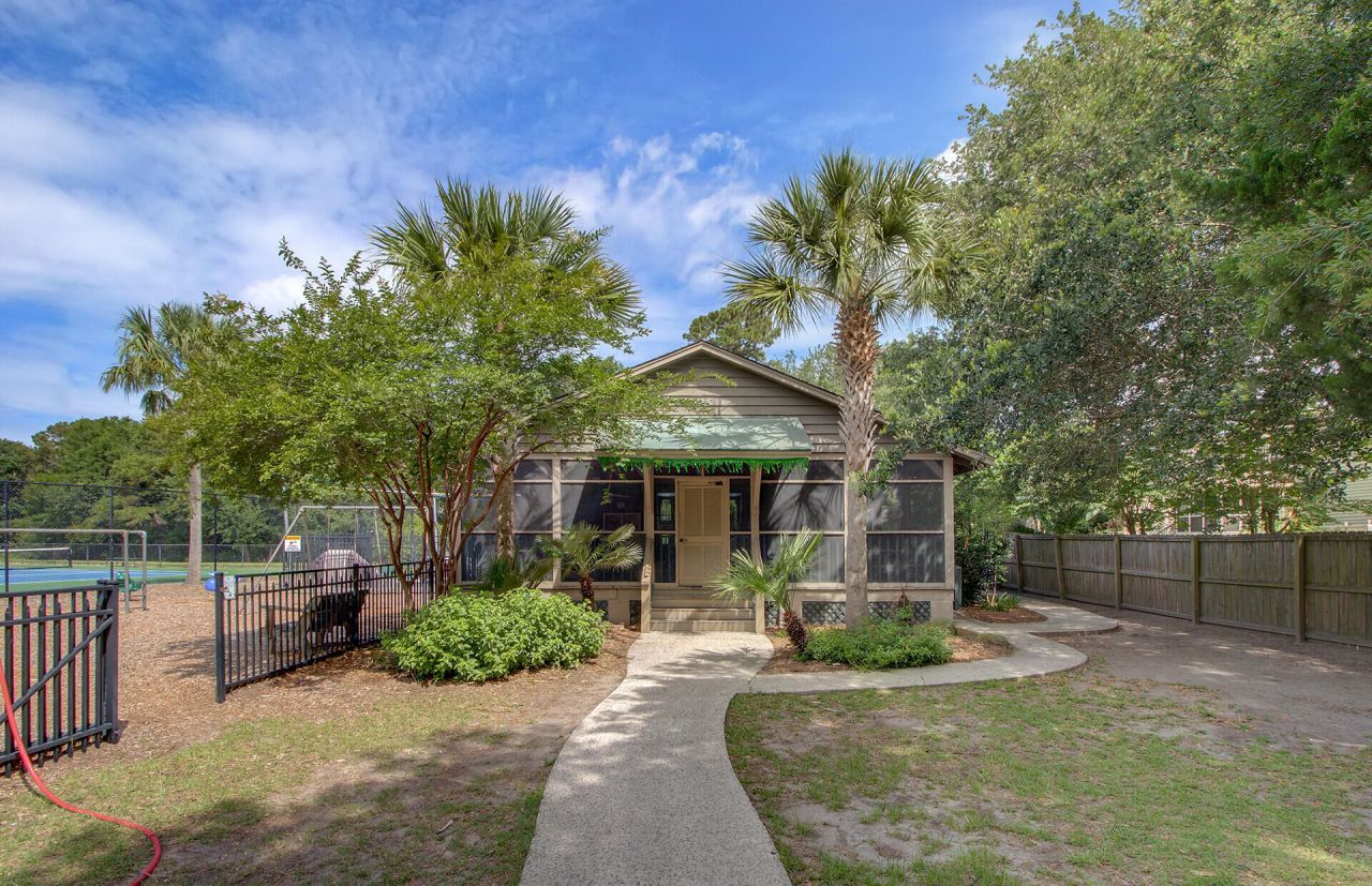 1405 Pine Island Photo 33