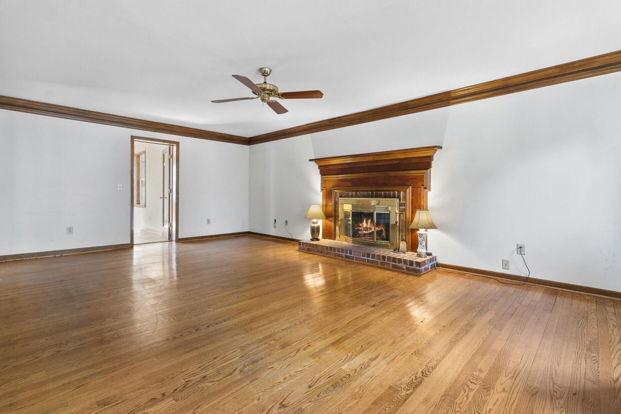 1405 Pine Island Photo 8