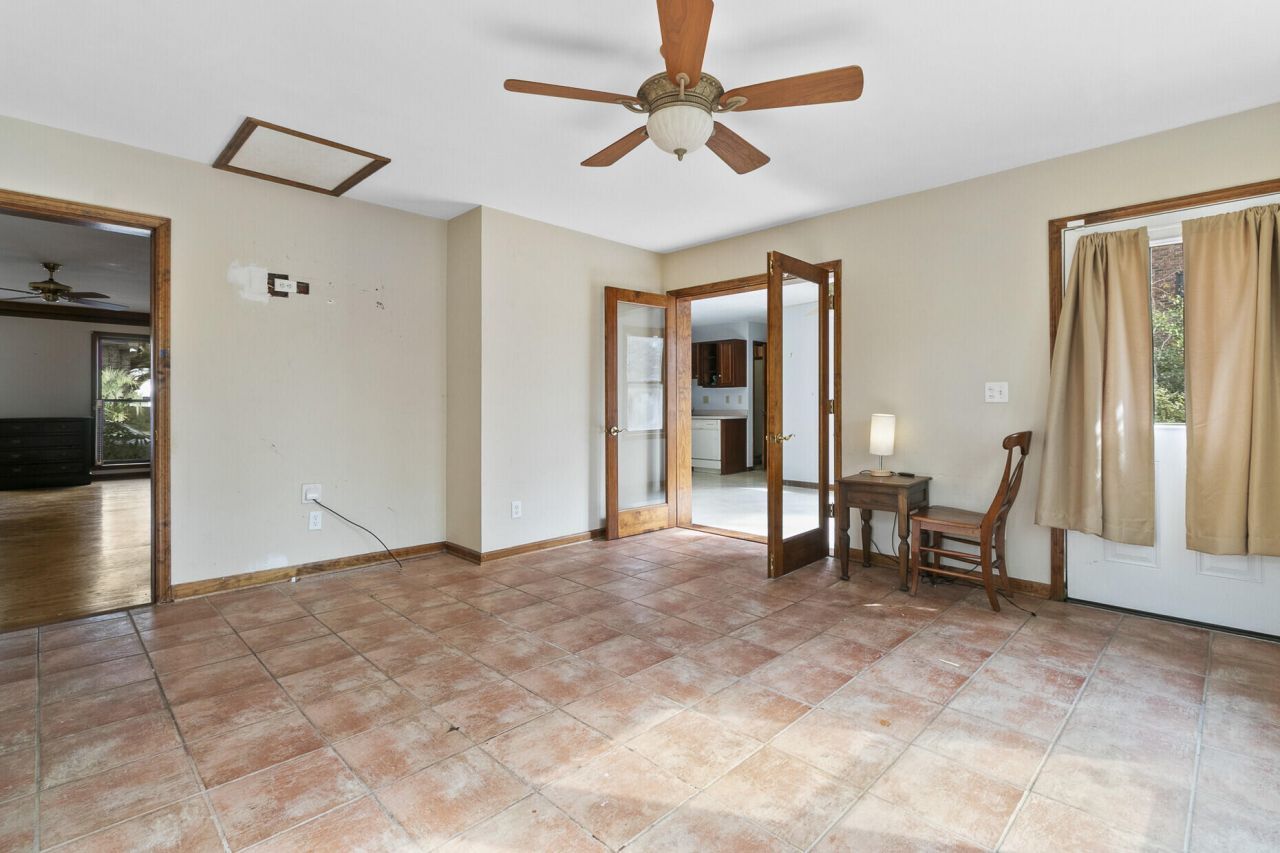 1405 Pine Island Photo 9