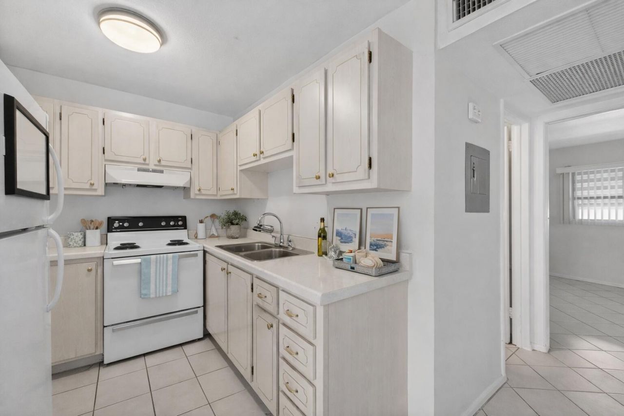 401 N J Street, Unit Apt 12, Lake Worth Beach, FL 33460 Photo