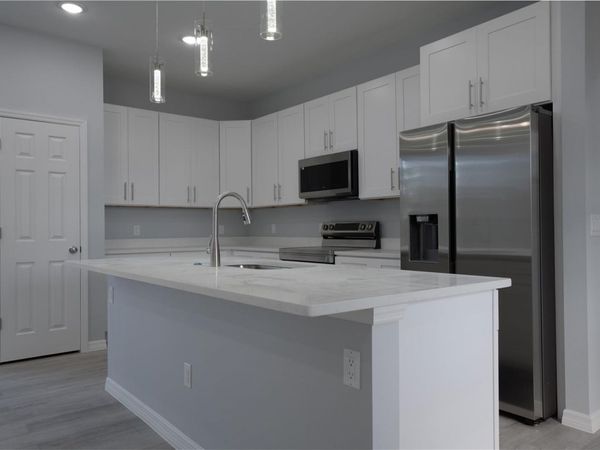 1013 ASTON-MARTIN DRIVE, SEBRING, FL 33872