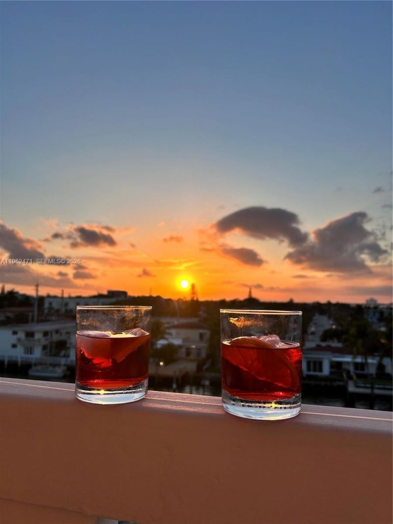 8530 Byron Ave, Unit 505, Miami Beach, FL 33141 Photo