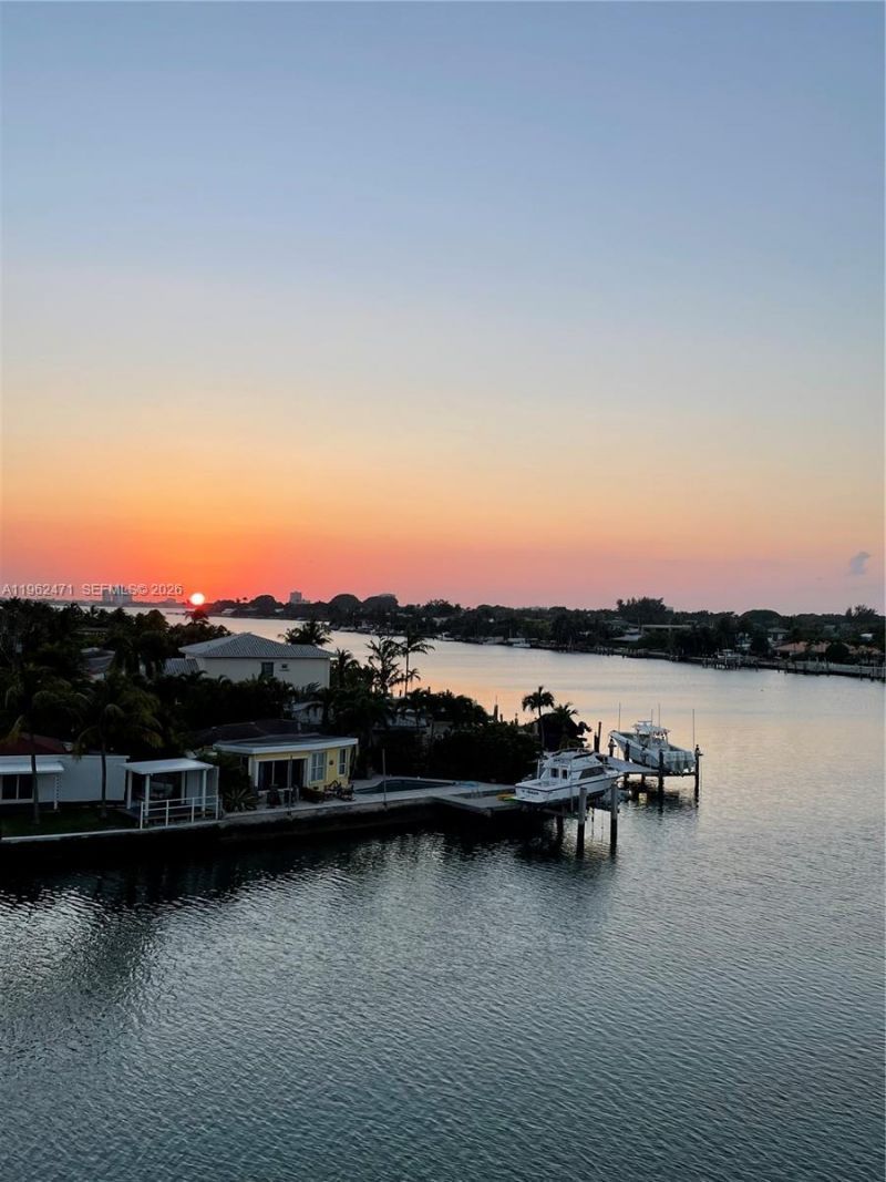 8530 Byron Ave, Unit 505, Miami Beach, FL 33141 Photo