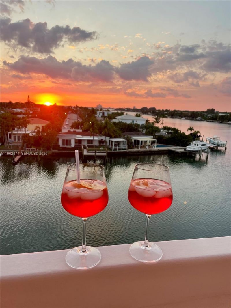 8530 Byron Ave, Unit 505, Miami Beach, FL 33141 Photo