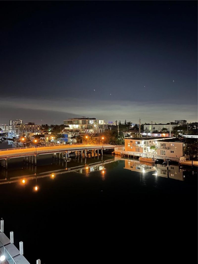 8530 Byron Ave, Unit 505, Miami Beach, FL 33141 Photo