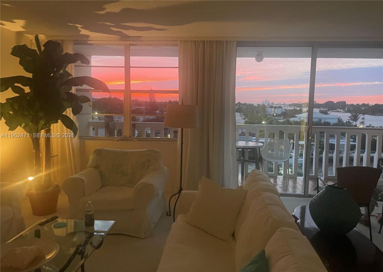 8530 Byron Ave, Unit 505, Miami Beach, FL 33141 Photo