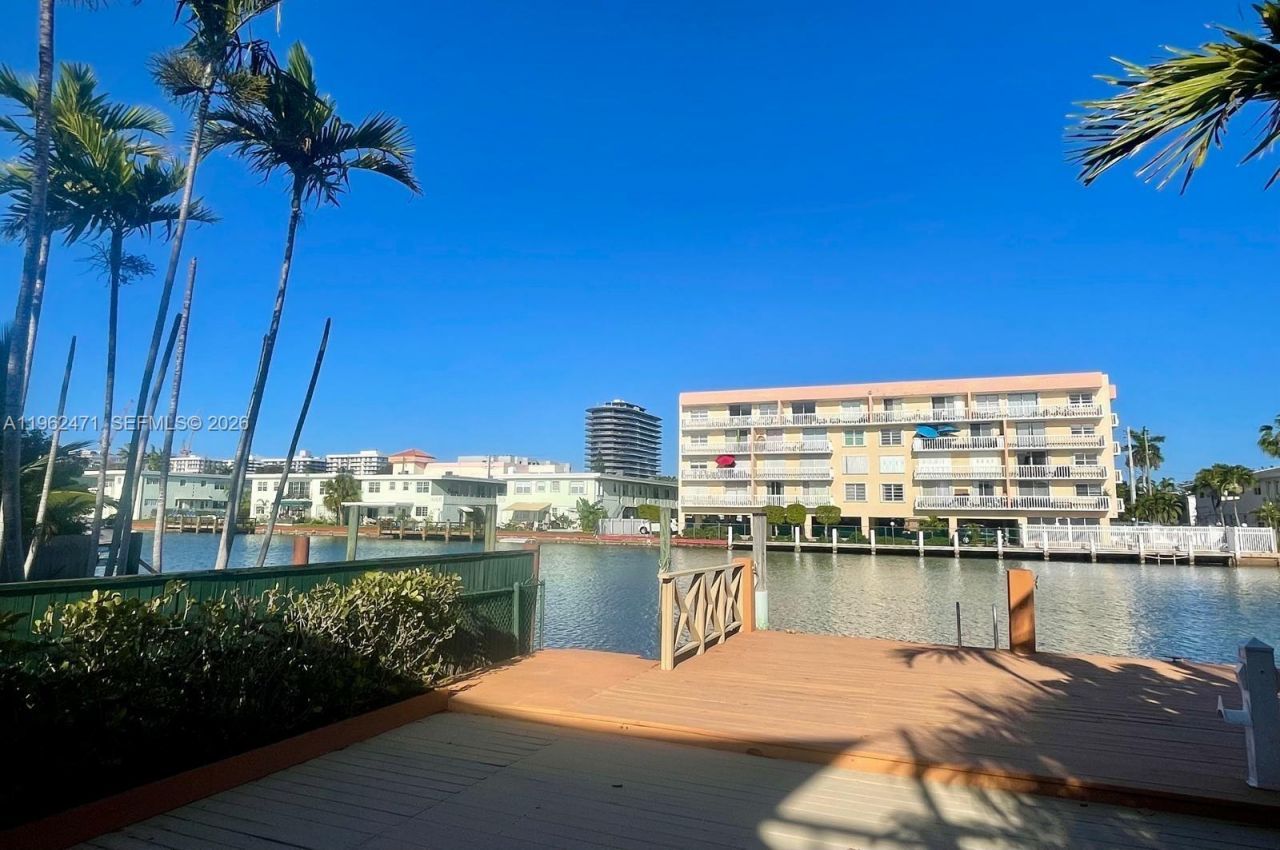 8530 Byron Ave, Unit 505, Miami Beach, FL 33141 Photo