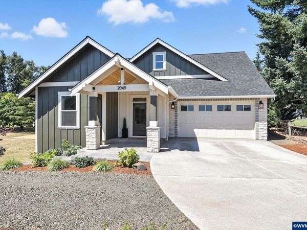 2049 SE Arrowwood Av, Dallas, OR 97338