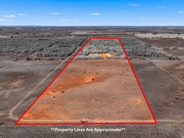 1895 County Road 448, Stockdale, TX 78160
