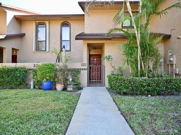 2372 NW 39th Avenue, Coconut Creek, FL 33066