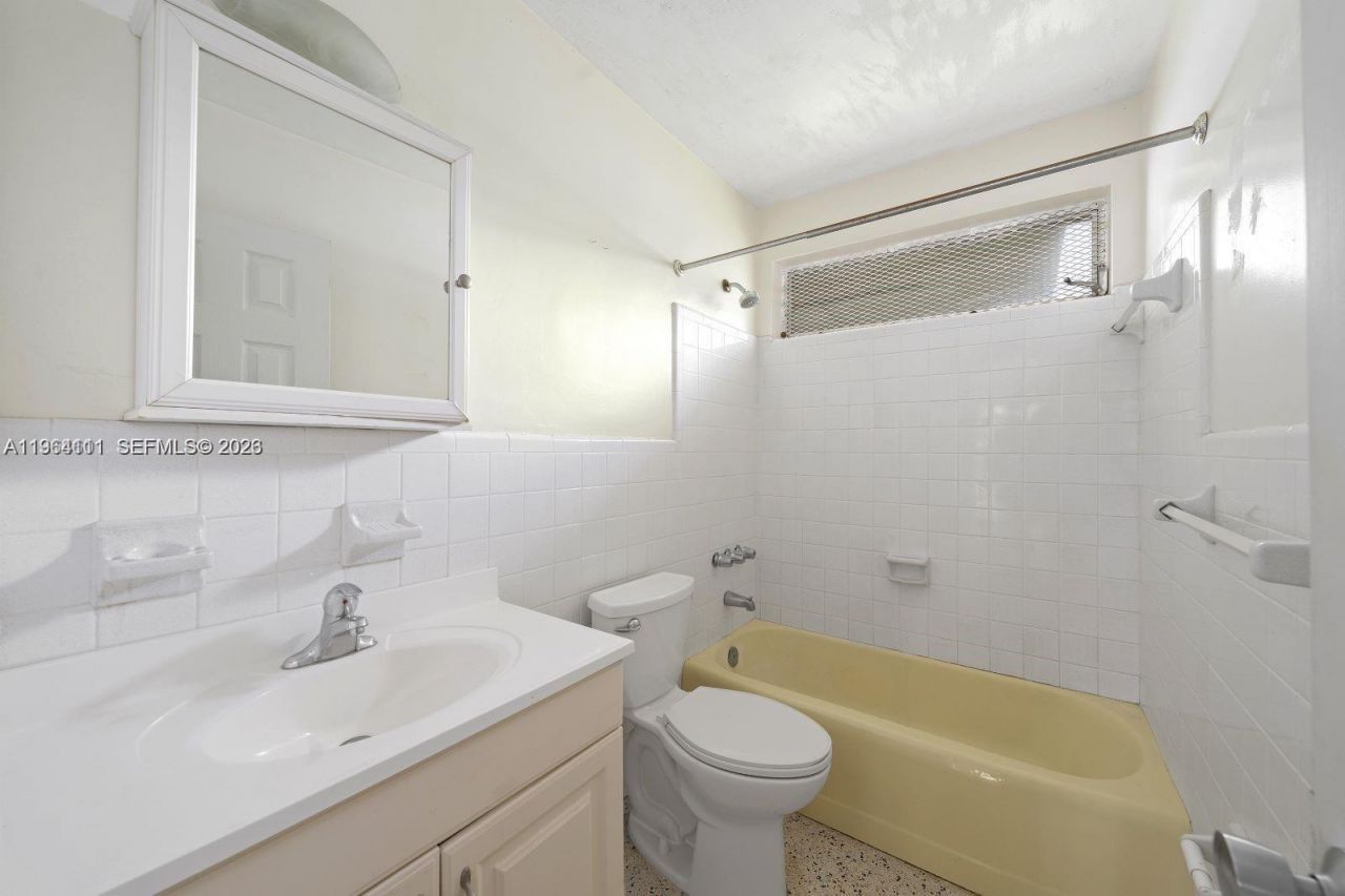 8885 NE 8th Ct, Unit A, Miami, FL 33138 Photo