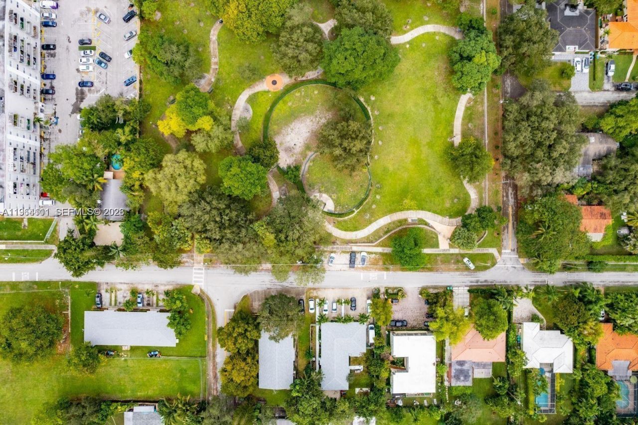 8885 NE 8th Ct, Unit A, Miami, FL 33138 Photo