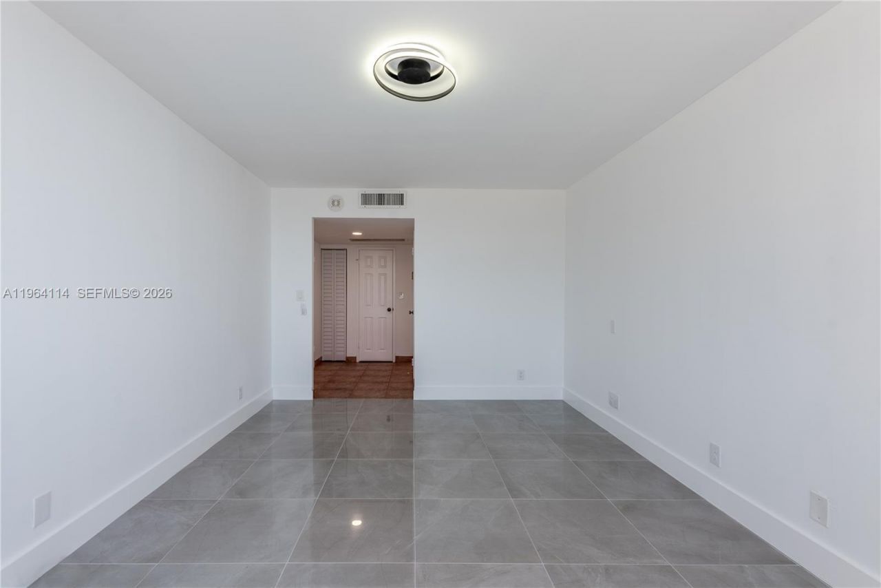 3180 S Ocean Dr , Unit 310, Hallandale Beach, FL 33009 Photo