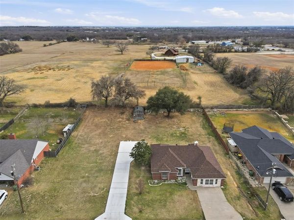3917 Country Meadows Circle, Granbury, TX 76049