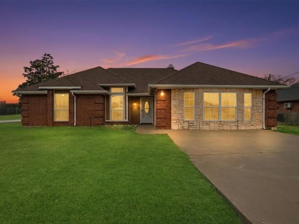 3917 Country Meadows Circle, Granbury, TX 76049