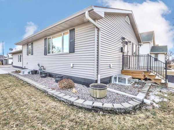 824 NE 2nd Avenue, Aberdeen, SD 57401