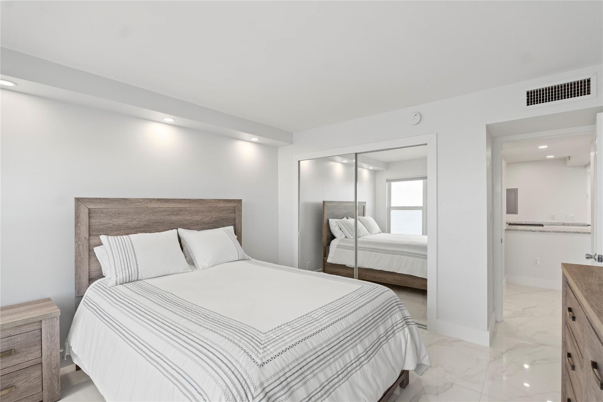 3500 Galt Ocean Drive, Unit 2615, Fort Lauderdale, FL 33308 Photo