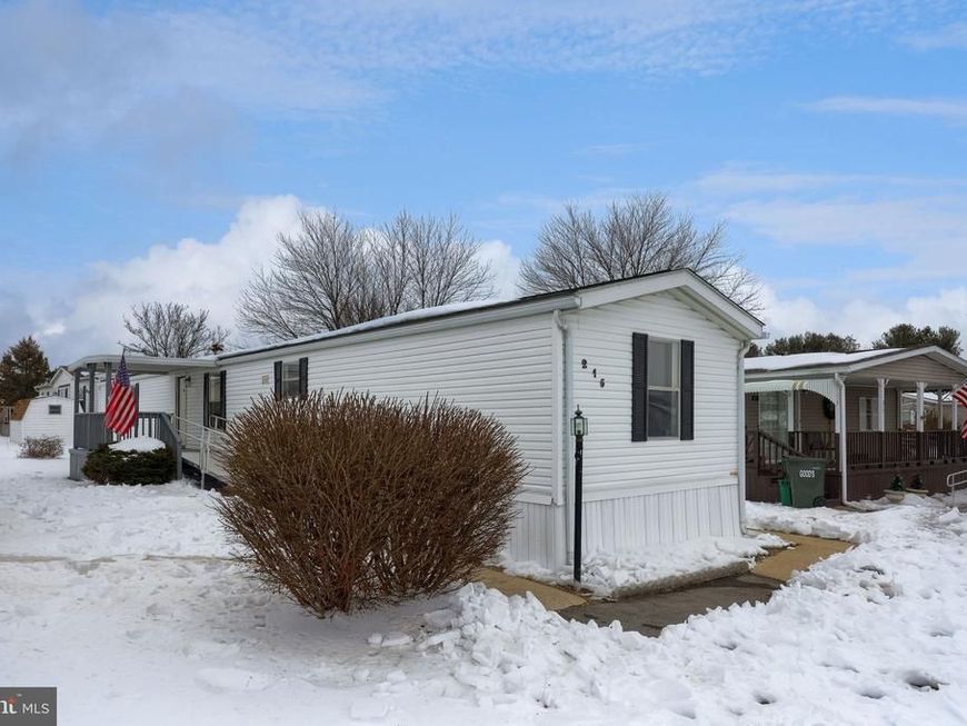 215 Fawn Meadow Crossing, Lancaster, PA 17603 Main Photo