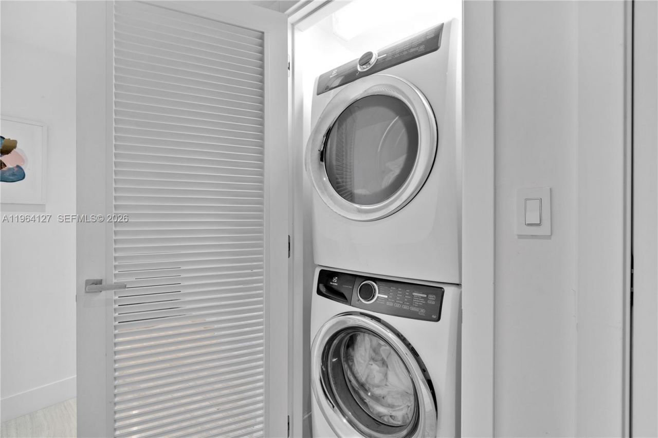 1451 Brickell Ave , Unit 1004, Miami, FL 33131 Photo