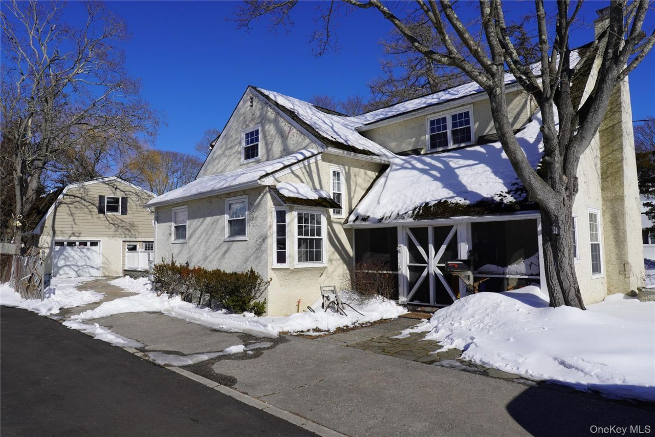 21 Potter Street, Patchogue, NY 11772 Main Photo