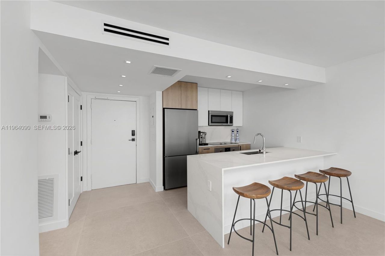 345 Ocean Dr , Unit 321, Miami Beach, FL 33139 Photo