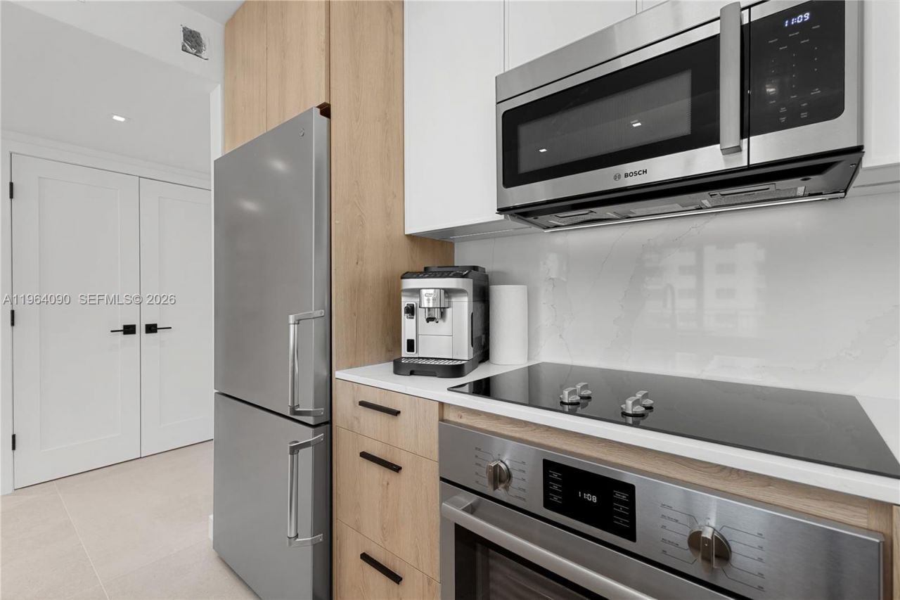 345 Ocean Dr , Unit 321, Miami Beach, FL 33139 Photo