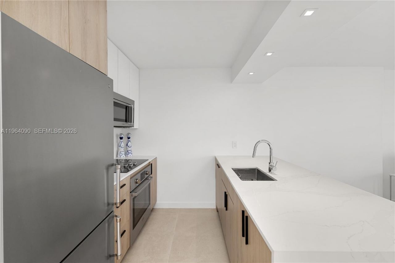 345 Ocean Dr , Unit 321, Miami Beach, FL 33139 Photo