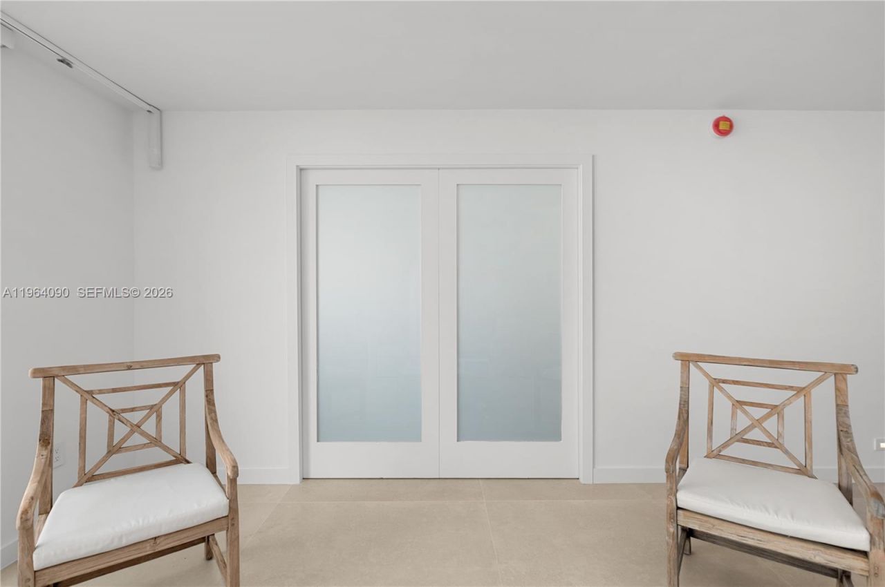 345 Ocean Dr , Unit 321, Miami Beach, FL 33139 Photo