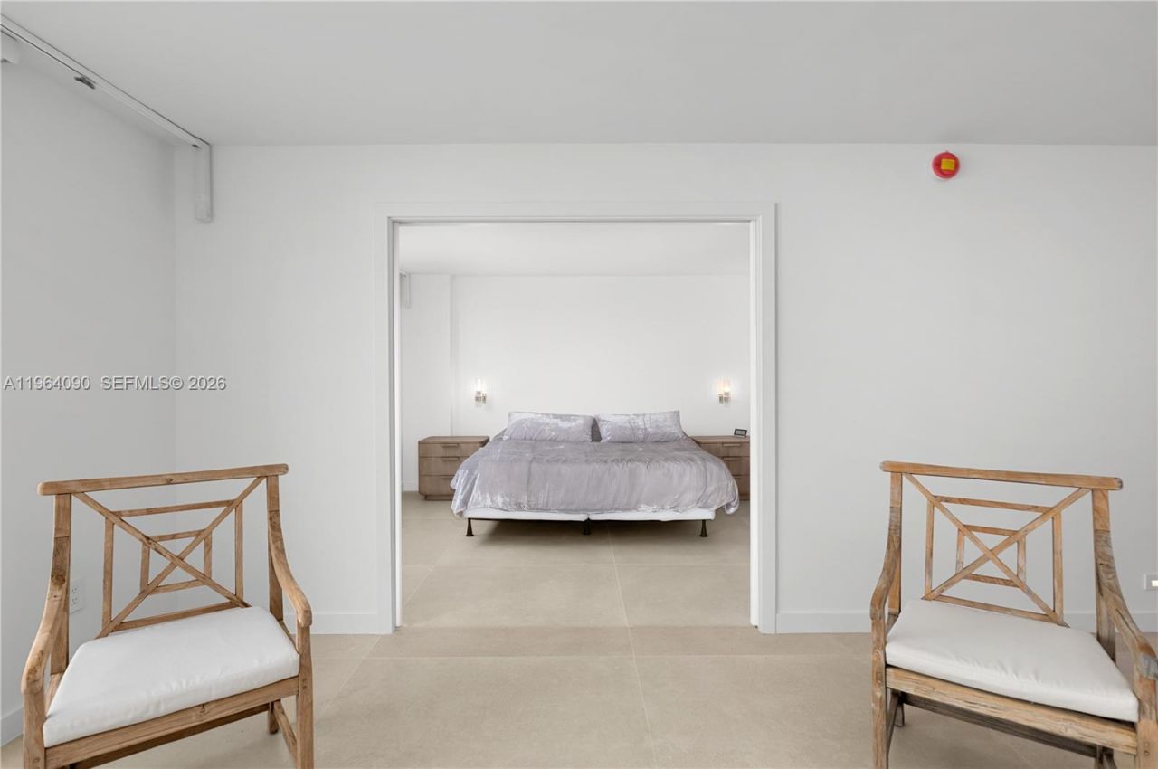 345 Ocean Dr , Unit 321, Miami Beach, FL 33139 Photo