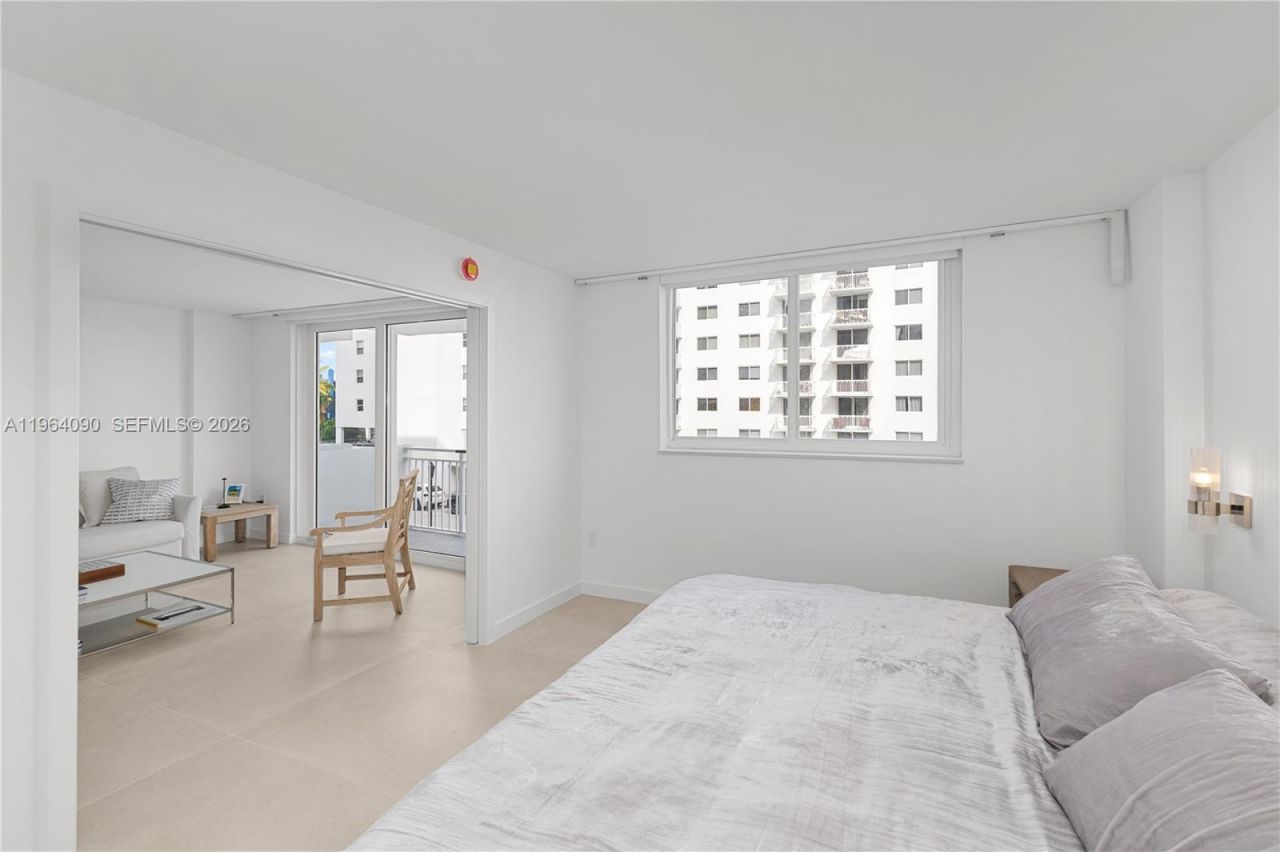 345 Ocean Dr , Unit 321, Miami Beach, FL 33139 Photo
