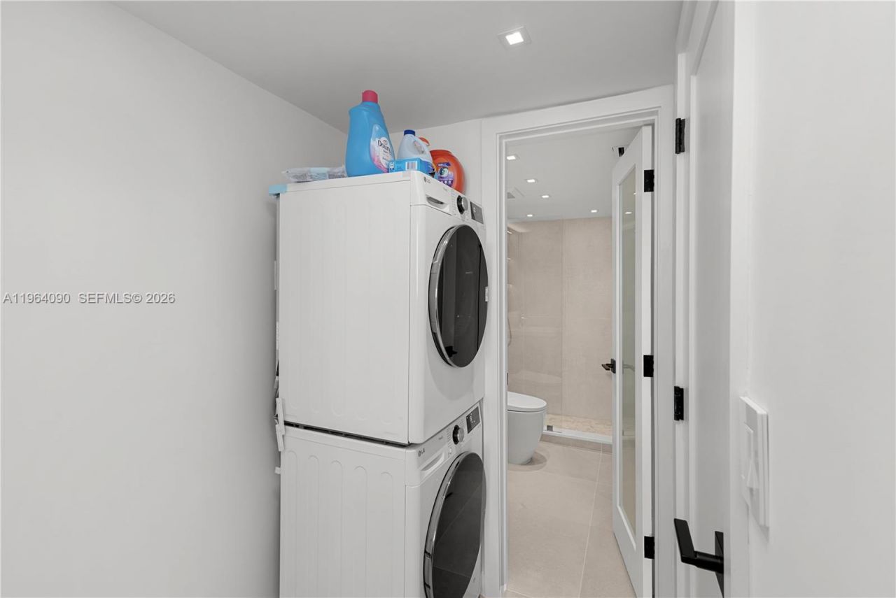 345 Ocean Dr , Unit 321, Miami Beach, FL 33139 Photo