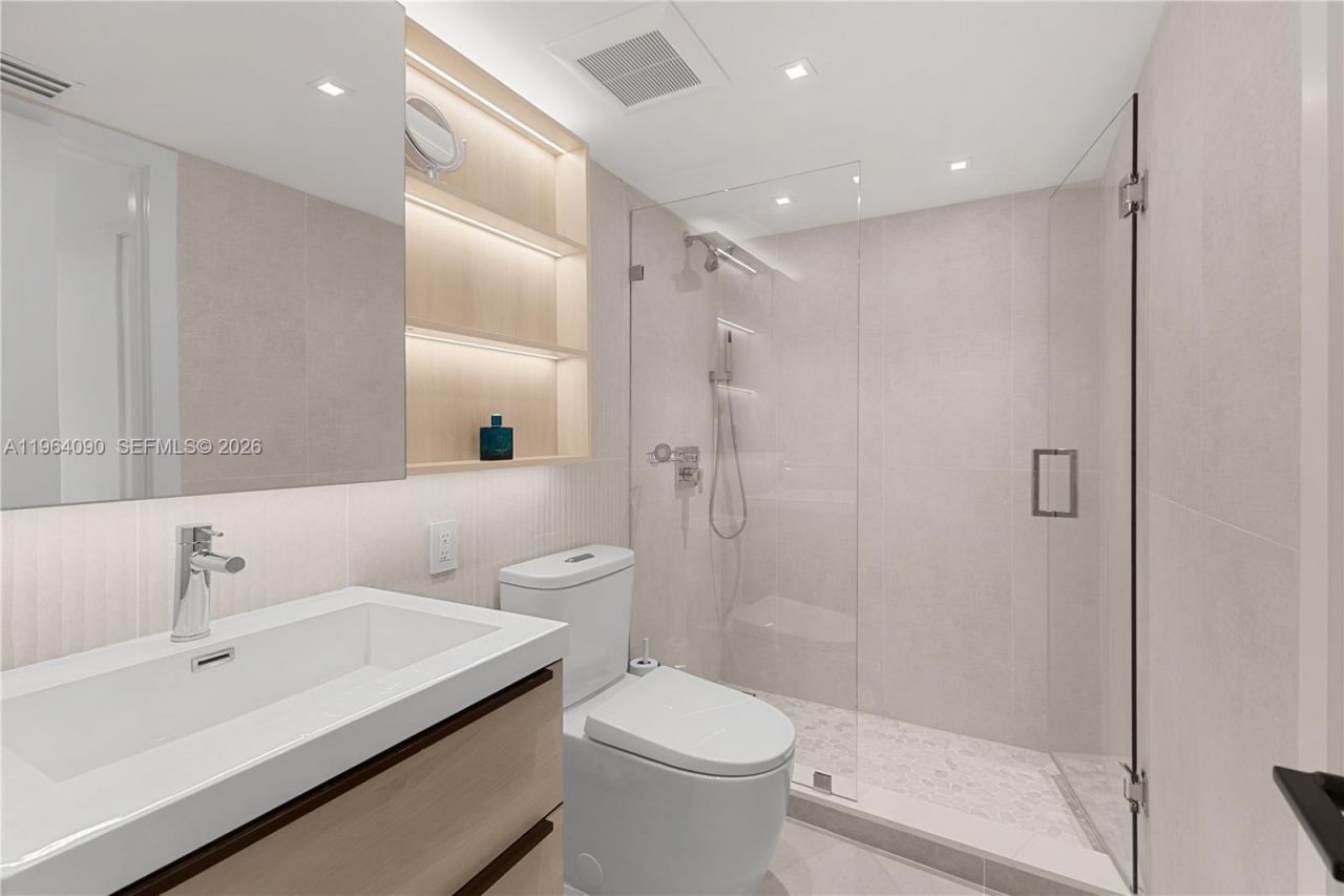 345 Ocean Dr , Unit 321, Miami Beach, FL 33139 Photo