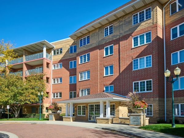 740 Creekside Drive, Unit 510, Mount Prospect, IL 60056