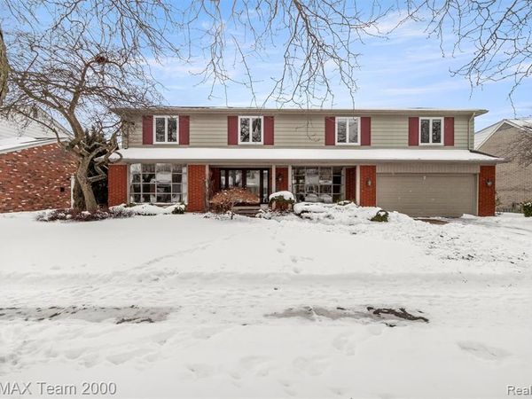 741 Briarcliff Drive, Grosse Pointe, MI 48236