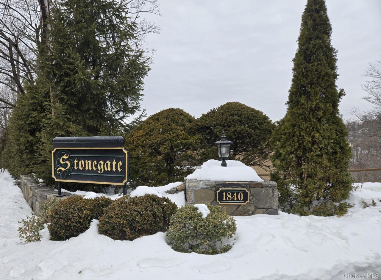 1840 Crompond Road, Unit 9A6, Peekskill, NY 10566 Main Photo