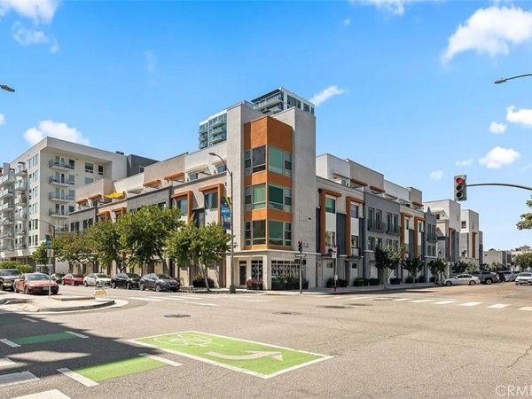 215 Elm Avenue, Long Beach, CA 90802