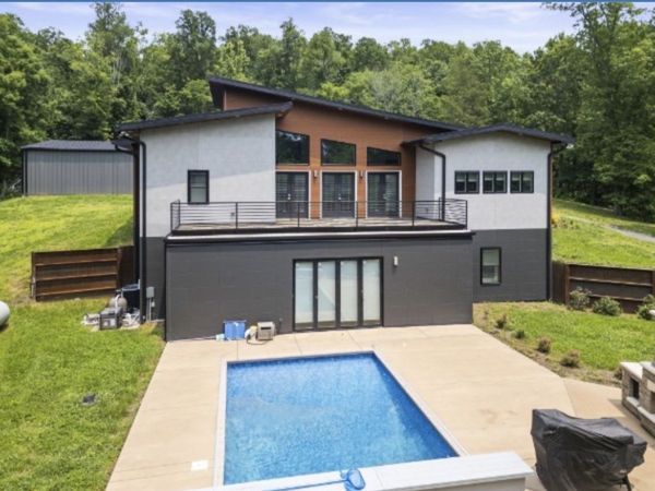 349 Chipman Rd, Bethpage, TN 37022