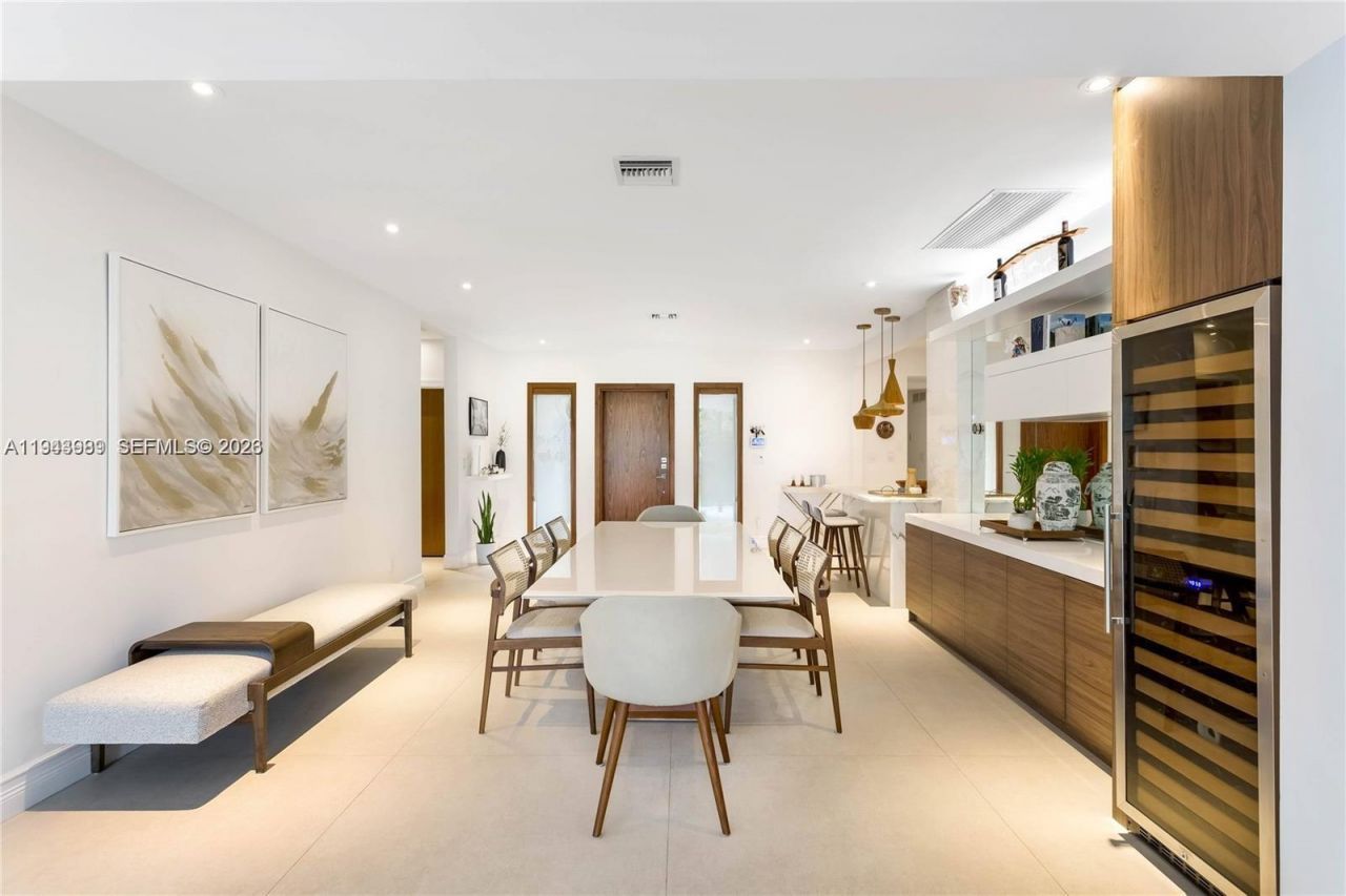 5911 Alton Rd, Miami Beach, FL 33140 Photo