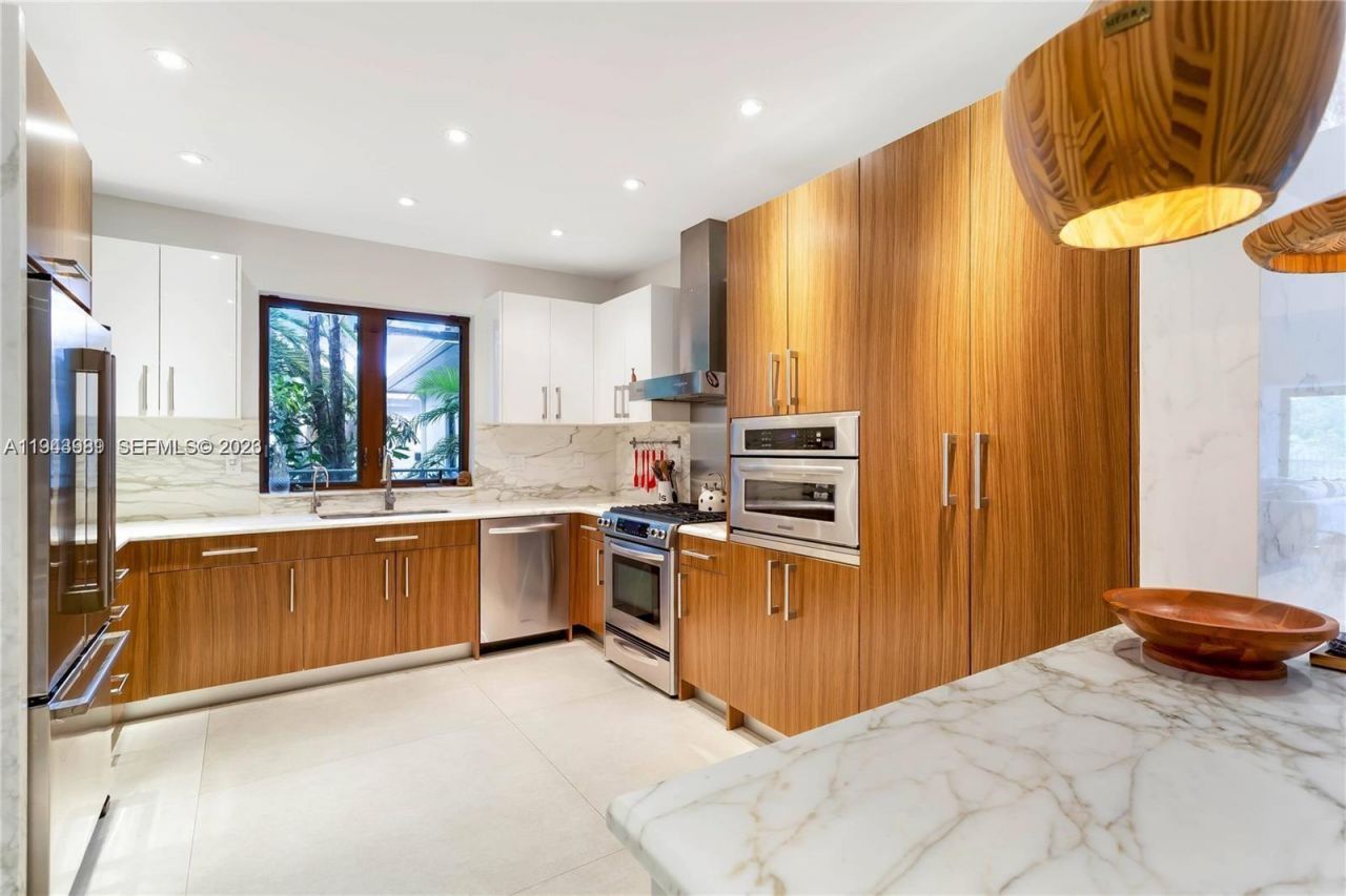 5911 Alton Rd, Miami Beach, FL 33140 Photo