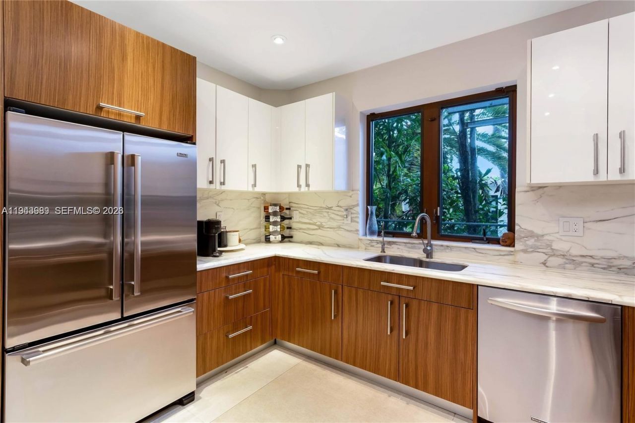 5911 Alton Rd, Miami Beach, FL 33140 Photo