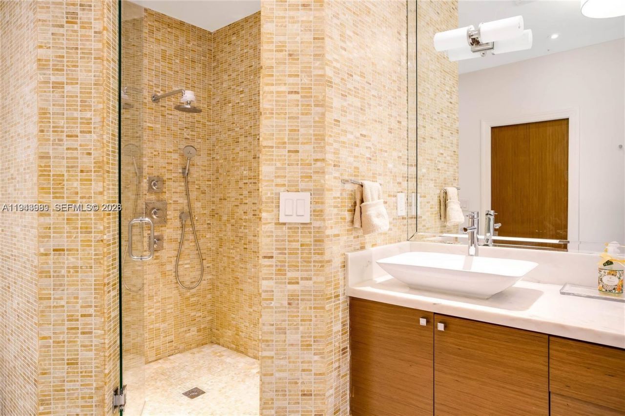 5911 Alton Rd, Miami Beach, FL 33140 Photo