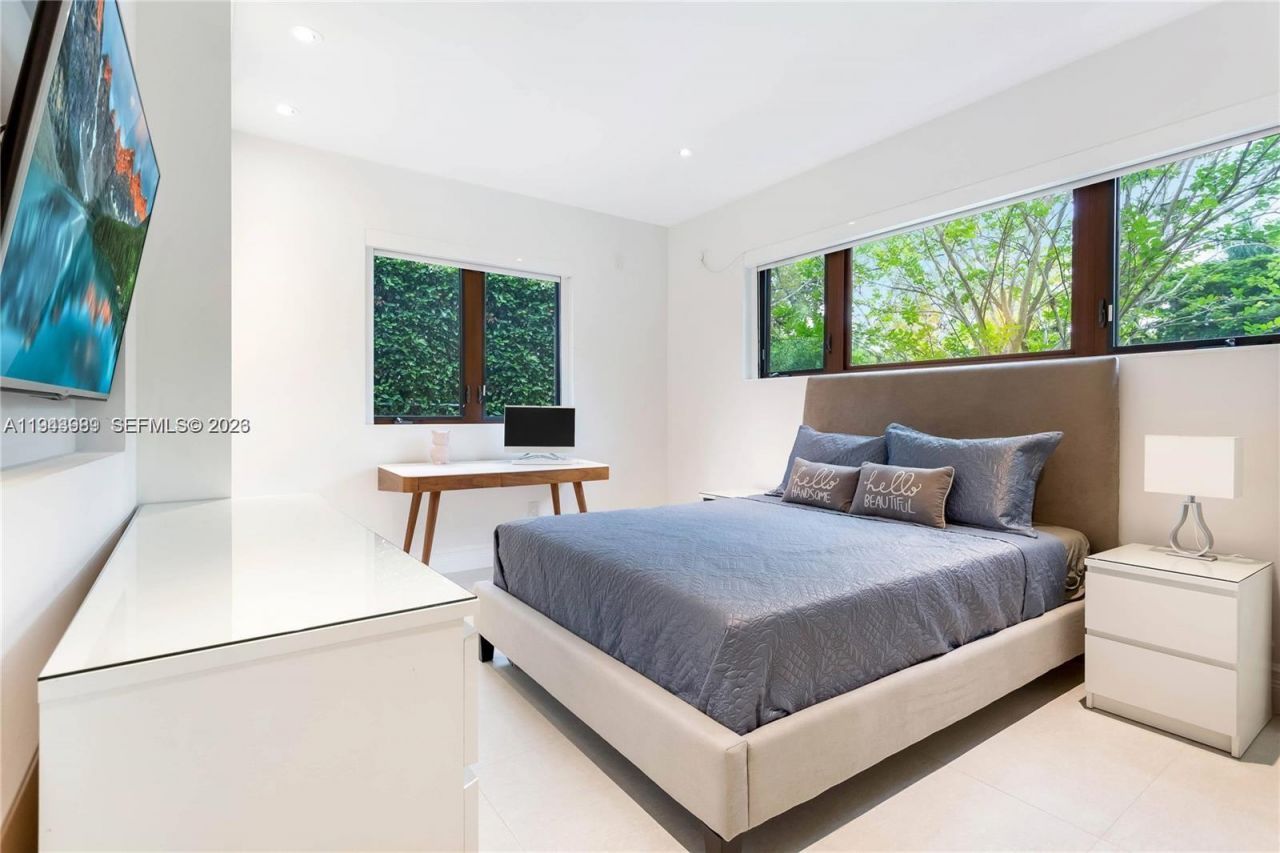 5911 Alton Rd, Miami Beach, FL 33140 Photo