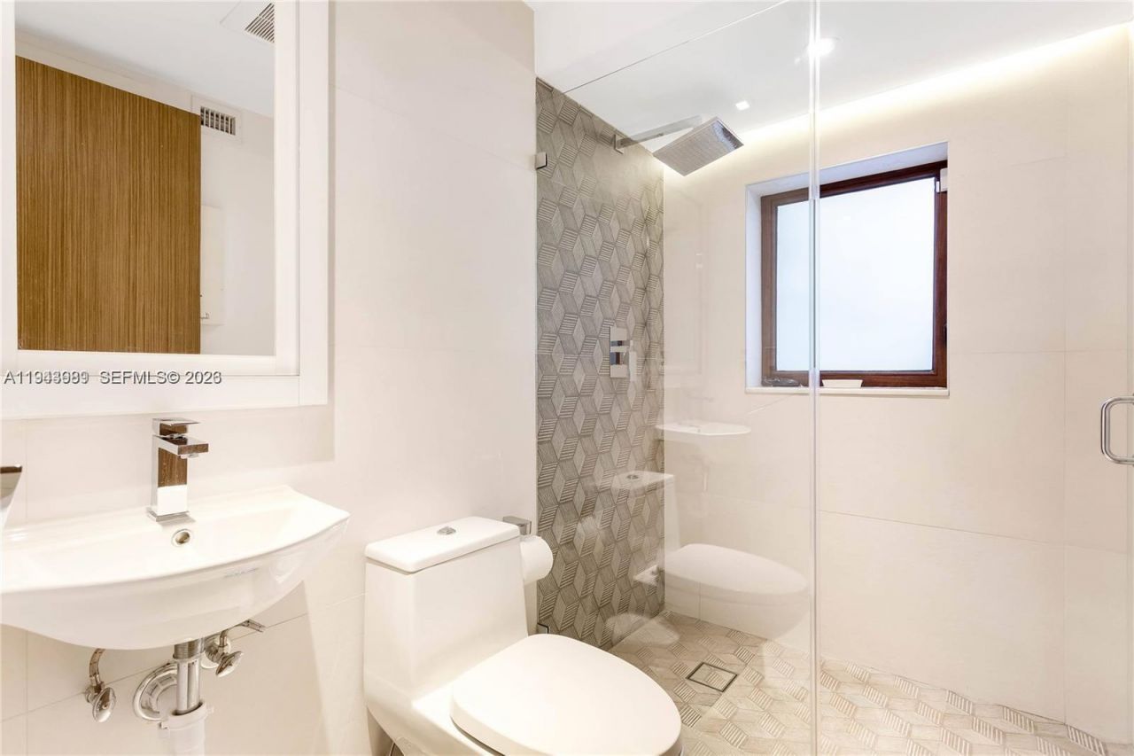 5911 Alton Rd, Miami Beach, FL 33140 Photo