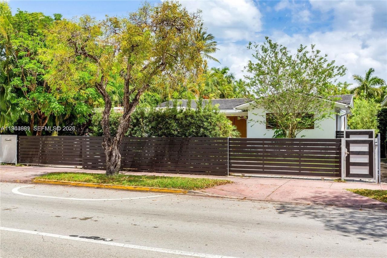 5911 Alton Rd, Miami Beach, FL 33140 Photo