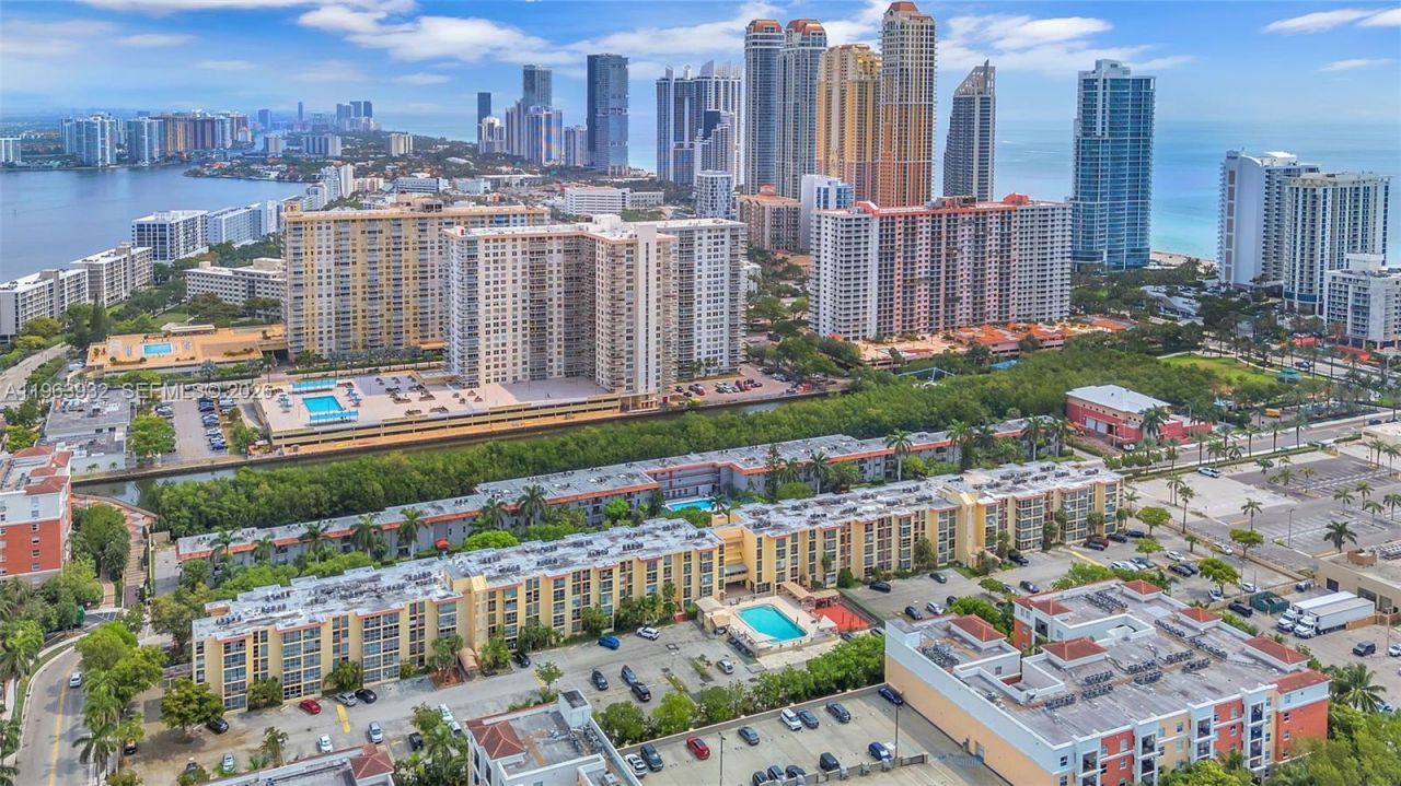 200 172nd St, Unit 222, Sunny Isles Beach, FL 33160 Photo