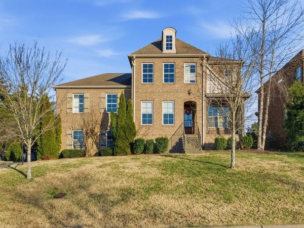 1007 Avery Trace Cir, Hendersonville, TN 37075