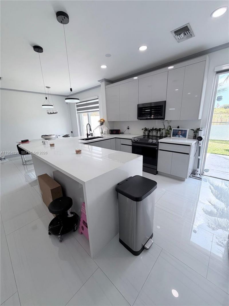 15102 NW 7th Ct, Pembroke Pines, FL 33028 Photo