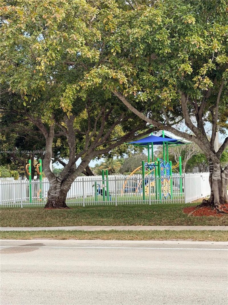 15102 NW 7th Ct, Pembroke Pines, FL 33028 Photo