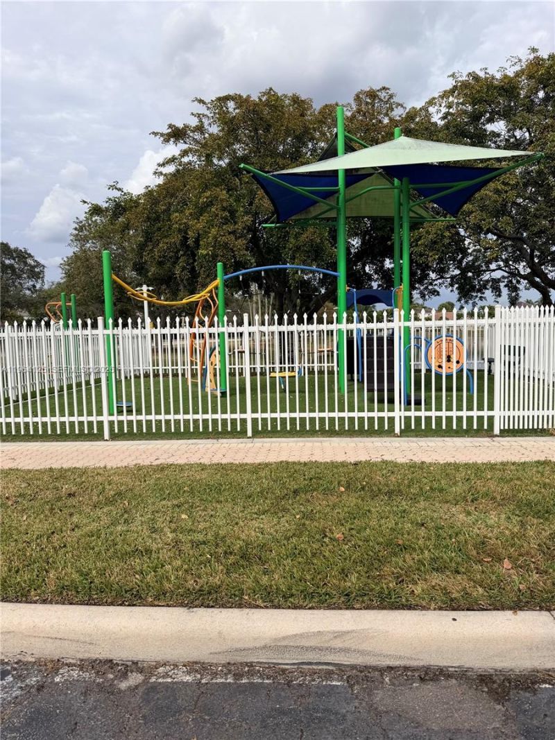 15102 NW 7th Ct, Pembroke Pines, FL 33028 Photo